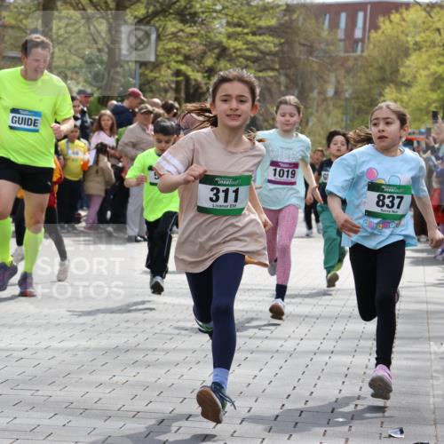 12.04.2026 - 45. Internationalen Wilhelmsburger Insellauf Strokosch-Dieckow http://msf.ph/oto/9490058 12.04.2026 14:34:40 Ziel 443, 291, 144, 995, 590, 436, 110, 524, 660, 843, 815, 423, 16, 837, 311, 589, 808, 1720, 538, 40, 303 meine-sportfotos.de