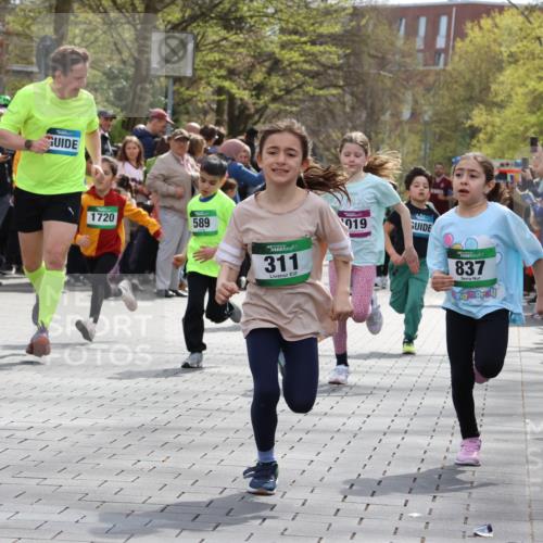 12.04.2026 - 45. Internationalen Wilhelmsburger Insellauf Strokosch-Dieckow http://msf.ph/oto/9490061 12.04.2026 14:34:39 Ziel 1076, 1711, 443, 291, 144, 995, 590, 436, 110, 524, 660, 843, 815, 423, 16, 837, 311, 589, 808, 1720, 538 meine-sportfotos.de