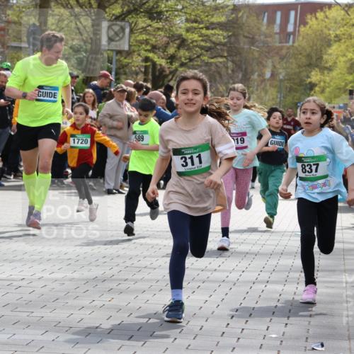 12.04.2026 - 45. Internationalen Wilhelmsburger Insellauf Strokosch-Dieckow http://msf.ph/oto/9490062 12.04.2026 14:34:39 Ziel 1076, 1711, 443, 291, 144, 995, 590, 436, 110, 524, 660, 843, 815, 423, 16, 837, 311, 589, 808, 1720, 538 meine-sportfotos.de
