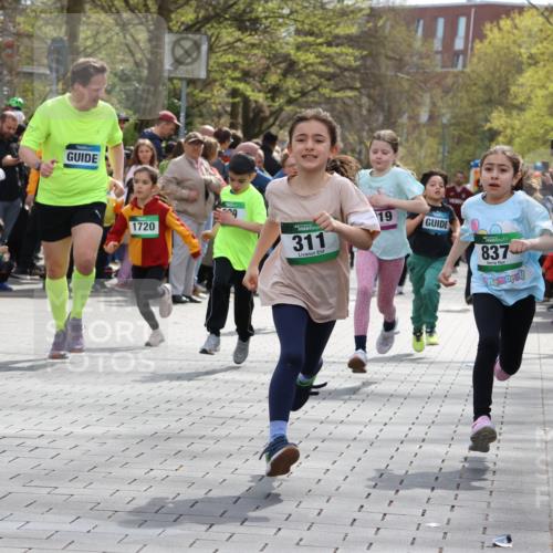 12.04.2026 - 45. Internationalen Wilhelmsburger Insellauf Strokosch-Dieckow http://msf.ph/oto/9490063 12.04.2026 14:34:39 Ziel 1076, 1711, 443, 291, 144, 995, 590, 436, 110, 524, 660, 843, 815, 423, 16, 837, 311, 589, 808, 1720, 538 meine-sportfotos.de