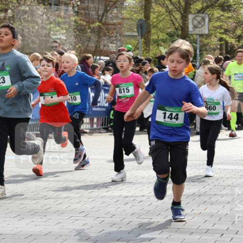 12.04.2026 - 45. Internationalen Wilhelmsburger Insellauf Strokosch-Dieckow http://msf.ph/oto/9490077 12.04.2026 14:34:36 Ziel 809, 27, 332, 305, 853, 28, 146, 841, 1076, 1711, 443, 291, 144, 995, 590, 436, 110, 524, 660, 843, 815, 423, 16, 837, 311, 589, 808, 1720 meine-sportfotos.de