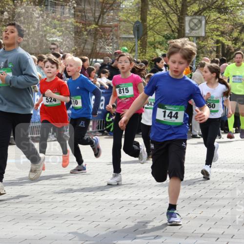 12.04.2026 - 45. Internationalen Wilhelmsburger Insellauf Strokosch-Dieckow http://msf.ph/oto/9490078 12.04.2026 14:34:36 Ziel 809, 27, 332, 305, 853, 28, 146, 841, 1076, 1711, 443, 291, 144, 995, 590, 436, 110, 524, 660, 843, 815, 423, 16, 837, 311, 589, 808, 1720 meine-sportfotos.de