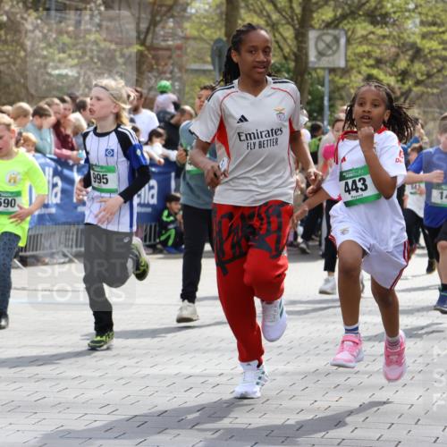 12.04.2026 - 45. Internationalen Wilhelmsburger Insellauf Strokosch-Dieckow http://msf.ph/oto/9490086 12.04.2026 14:34:35 Ziel 1712, 809, 27, 332, 305, 853, 28, 146, 841, 1076, 1711, 443, 291, 144, 995, 590, 436, 110, 524, 660, 843, 815, 423, 16, 837, 311 meine-sportfotos.de