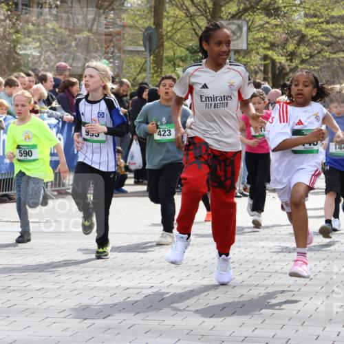 12.04.2026 - 45. Internationalen Wilhelmsburger Insellauf Strokosch-Dieckow http://msf.ph/oto/9490090 12.04.2026 14:34:35 Ziel 1712, 809, 27, 332, 305, 853, 28, 146, 841, 1076, 1711, 443, 291, 144, 995, 590, 436, 110, 524, 660, 843, 815, 423, 16, 837, 311 meine-sportfotos.de