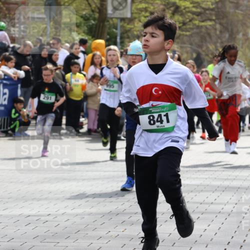 12.04.2026 - 45. Internationalen Wilhelmsburger Insellauf Strokosch-Dieckow http://msf.ph/oto/9490096 12.04.2026 14:34:33 Ziel 115, 1026, 1712, 809, 27, 332, 305, 853, 28, 146, 841, 1076, 1711, 443, 291, 144, 995, 590, 436, 110, 524, 660, 843, 815, 423 meine-sportfotos.de