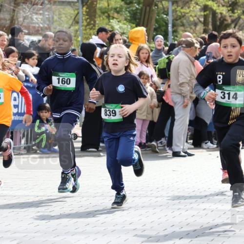 12.04.2026 - 45. Internationalen Wilhelmsburger Insellauf Strokosch-Dieckow http://msf.ph/oto/9490152 12.04.2026 14:34:20 Ziel 1014, 1731, 1722, 32, 33, 104, 314, 1718, 160, 483, 839, 1713, 1723, 1730 meine-sportfotos.de
