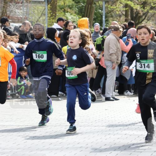 12.04.2026 - 45. Internationalen Wilhelmsburger Insellauf Strokosch-Dieckow http://msf.ph/oto/9490153 12.04.2026 14:34:20 Ziel 1014, 1731, 1722, 32, 33, 104, 314, 1718, 160, 483, 839, 1713, 1723, 1730 meine-sportfotos.de