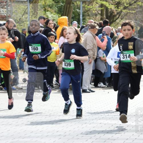 12.04.2026 - 45. Internationalen Wilhelmsburger Insellauf Strokosch-Dieckow http://msf.ph/oto/9490156 12.04.2026 14:34:20 Ziel 1014, 1731, 1722, 32, 33, 104, 314, 1718, 160, 483, 839, 1713, 1723, 1730 meine-sportfotos.de