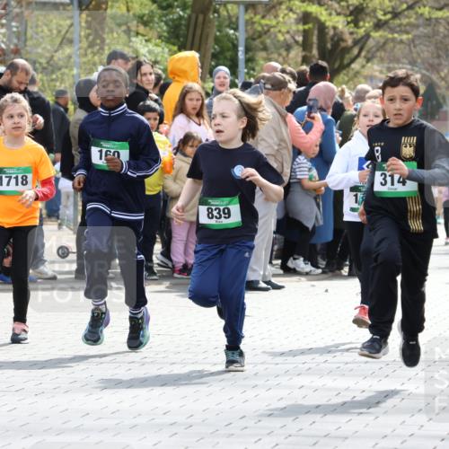 12.04.2026 - 45. Internationalen Wilhelmsburger Insellauf Strokosch-Dieckow http://msf.ph/oto/9490157 12.04.2026 14:34:20 Ziel 1014, 1731, 1722, 32, 33, 104, 314, 1718, 160, 483, 839, 1713, 1723, 1730 meine-sportfotos.de