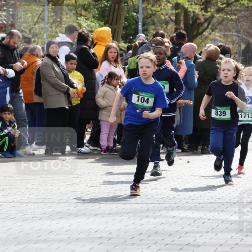 12.04.2026 - 45. Internationalen Wilhelmsburger Insellauf Strokosch-Dieckow http://msf.ph/oto/9490164 12.04.2026 14:34:19 Ziel 552, 1014, 1731, 1722, 32, 33, 104, 314, 1718, 160, 483, 839, 1713, 1723 meine-sportfotos.de