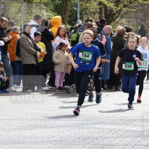12.04.2026 - 45. Internationalen Wilhelmsburger Insellauf Strokosch-Dieckow http://msf.ph/oto/9490165 12.04.2026 14:34:19 Ziel 552, 1014, 1731, 1722, 32, 33, 104, 314, 1718, 160, 483, 839, 1713, 1723 meine-sportfotos.de