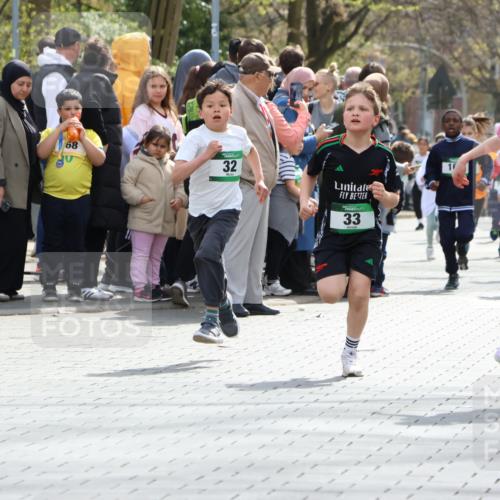 12.04.2026 - 45. Internationalen Wilhelmsburger Insellauf Strokosch-Dieckow http://msf.ph/oto/9490175 12.04.2026 14:34:16 Ziel 294, 870, 39, 649, 552, 1014, 1731, 1722, 32, 33, 104, 314, 1718 meine-sportfotos.de