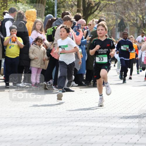 12.04.2026 - 45. Internationalen Wilhelmsburger Insellauf Strokosch-Dieckow http://msf.ph/oto/9490179 12.04.2026 14:34:16 Ziel 294, 870, 39, 649, 552, 1014, 1731, 1722, 32, 33, 104, 314, 1718 meine-sportfotos.de