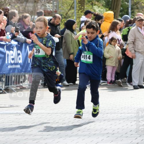 12.04.2026 - 45. Internationalen Wilhelmsburger Insellauf Strokosch-Dieckow http://msf.ph/oto/9490191 12.04.2026 14:34:12 Ziel 676, 294, 870, 39, 649, 552, 1014, 1731, 1722 meine-sportfotos.de