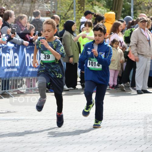 12.04.2026 - 45. Internationalen Wilhelmsburger Insellauf Strokosch-Dieckow http://msf.ph/oto/9490192 12.04.2026 14:34:12 Ziel 676, 294, 870, 39, 649, 552, 1014, 1731, 1722 meine-sportfotos.de