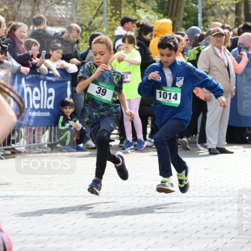 12.04.2026 - 45. Internationalen Wilhelmsburger Insellauf Strokosch-Dieckow http://msf.ph/oto/9490195 12.04.2026 14:34:12 Ziel 676, 294, 870, 39, 649, 552, 1014, 1731, 1722 meine-sportfotos.de