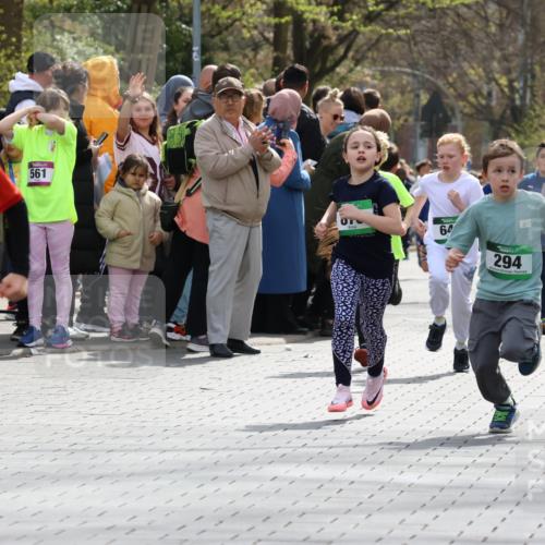 12.04.2026 - 45. Internationalen Wilhelmsburger Insellauf Strokosch-Dieckow http://msf.ph/oto/9490211 12.04.2026 14:34:07 Ziel 1065, 89, 5, 59, 676, 294, 870, 39, 649, 552 meine-sportfotos.de