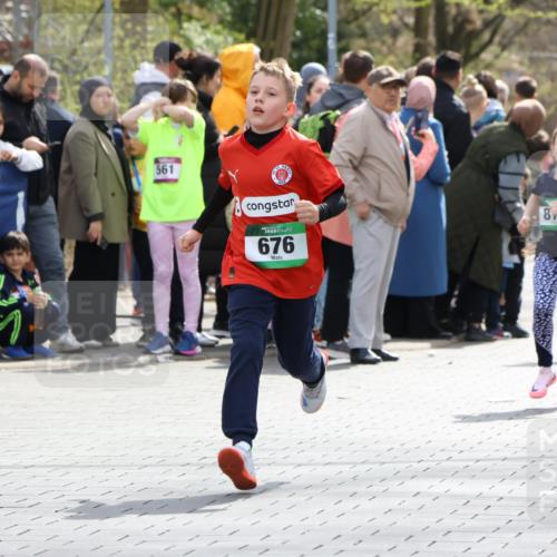 12.04.2026 - 45. Internationalen Wilhelmsburger Insellauf Strokosch-Dieckow http://msf.ph/oto/9490213 12.04.2026 14:34:07 Ziel 1065, 89, 5, 59, 676, 294, 870, 39, 649, 552 meine-sportfotos.de