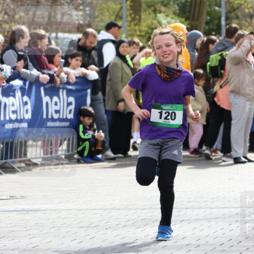 12.04.2026 - 45. Internationalen Wilhelmsburger Insellauf Strokosch-Dieckow http://msf.ph/oto/9490236 12.04.2026 14:33:57 Ziel 1704, 669, 290, 120, 1065, 89, 5, 59 meine-sportfotos.de