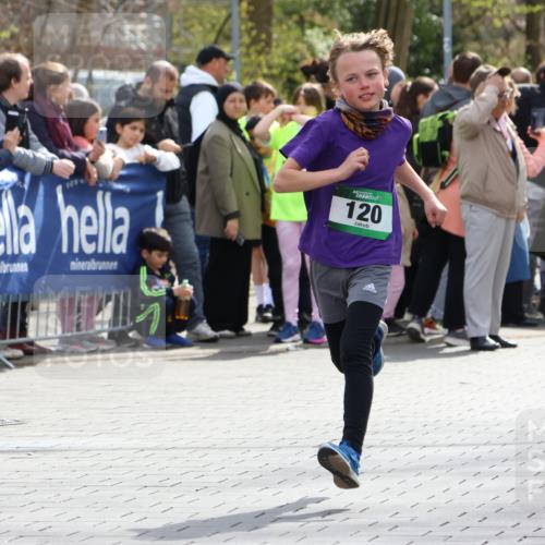 12.04.2026 - 45. Internationalen Wilhelmsburger Insellauf Strokosch-Dieckow http://msf.ph/oto/9490238 12.04.2026 14:33:57 Ziel 1704, 669, 290, 120, 1065, 89, 5, 59 meine-sportfotos.de