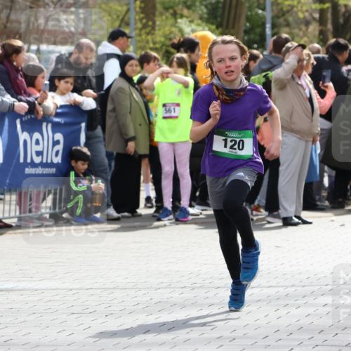 12.04.2026 - 45. Internationalen Wilhelmsburger Insellauf Strokosch-Dieckow http://msf.ph/oto/9490240 12.04.2026 14:33:56 Ziel 1704, 669, 290, 120, 1065, 89, 5 meine-sportfotos.de