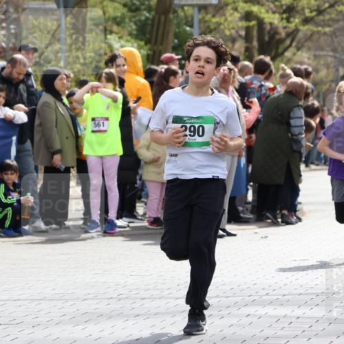 12.04.2026 - 45. Internationalen Wilhelmsburger Insellauf Strokosch-Dieckow http://msf.ph/oto/9490243 12.04.2026 14:33:55 Ziel 1716, 1704, 669, 290, 120, 1065 meine-sportfotos.de