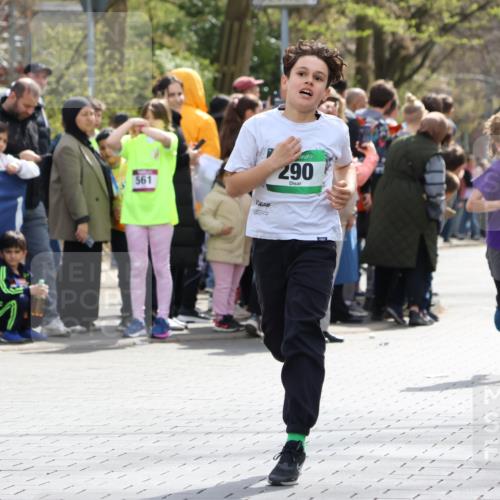 12.04.2026 - 45. Internationalen Wilhelmsburger Insellauf Strokosch-Dieckow http://msf.ph/oto/9490244 12.04.2026 14:33:55 Ziel 1716, 1704, 669, 290, 120, 1065 meine-sportfotos.de