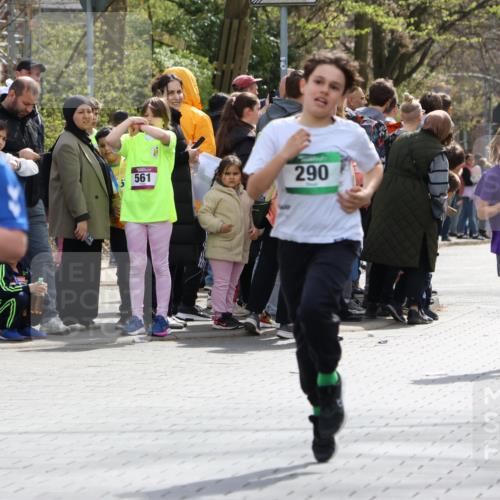 12.04.2026 - 45. Internationalen Wilhelmsburger Insellauf Strokosch-Dieckow http://msf.ph/oto/9490246 12.04.2026 14:33:54 Ziel 1716, 1704, 669, 290, 120 meine-sportfotos.de