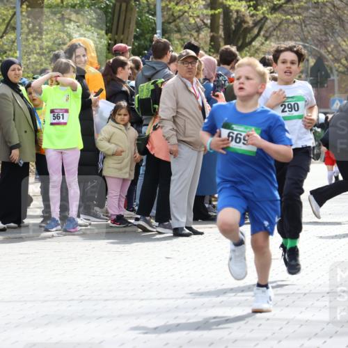 12.04.2026 - 45. Internationalen Wilhelmsburger Insellauf Strokosch-Dieckow http://msf.ph/oto/9490251 12.04.2026 14:33:53 Ziel 1716, 1704, 669, 290, 120 meine-sportfotos.de