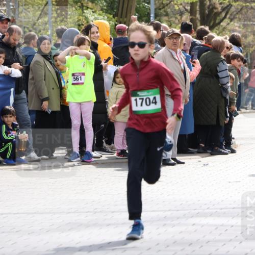 12.04.2026 - 45. Internationalen Wilhelmsburger Insellauf Strokosch-Dieckow http://msf.ph/oto/9490255 12.04.2026 14:33:52 Ziel 1716, 1704, 669, 290, 120 meine-sportfotos.de