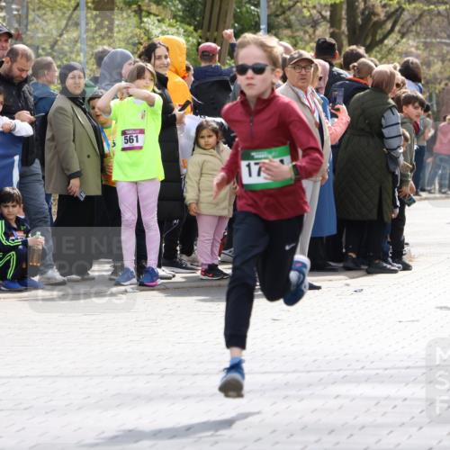 12.04.2026 - 45. Internationalen Wilhelmsburger Insellauf Strokosch-Dieckow http://msf.ph/oto/9490256 12.04.2026 14:33:51 Ziel 1716, 1704, 669, 290, 120 meine-sportfotos.de