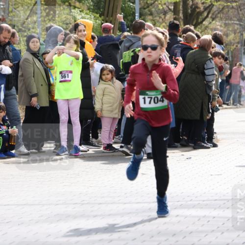 12.04.2026 - 45. Internationalen Wilhelmsburger Insellauf Strokosch-Dieckow http://msf.ph/oto/9490258 12.04.2026 14:33:51 Ziel 1716, 1704, 669, 290, 120 meine-sportfotos.de