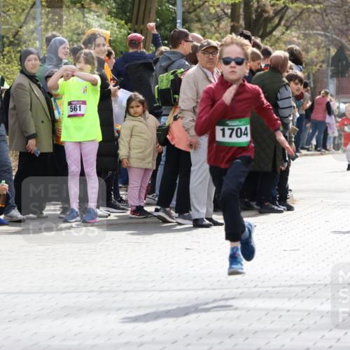 12.04.2026 - 45. Internationalen Wilhelmsburger Insellauf Strokosch-Dieckow http://msf.ph/oto/9490262 12.04.2026 14:33:51 Ziel 1716, 1704, 669, 290, 120 meine-sportfotos.de