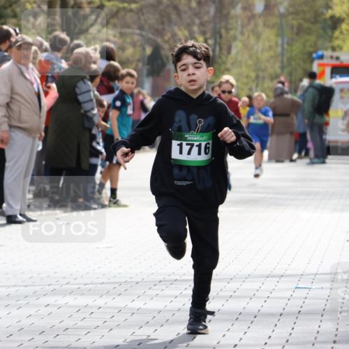 12.04.2026 - 45. Internationalen Wilhelmsburger Insellauf Strokosch-Dieckow http://msf.ph/oto/9490264 12.04.2026 14:33:48 Ziel 457, 1714, 1716, 1704 meine-sportfotos.de