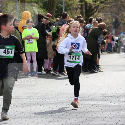 12.04.2026 - 45. Internationalen Wilhelmsburger Insellauf Strokosch-Dieckow http://msf.ph/oto/9490278 12.04.2026 14:33:42 Ziel 610, 72, 671, 457, 1714 meine-sportfotos.de
