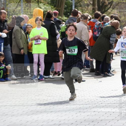 12.04.2026 - 45. Internationalen Wilhelmsburger Insellauf Strokosch-Dieckow http://msf.ph/oto/9490280 12.04.2026 14:33:41 Ziel 610, 72, 671, 457, 1714 meine-sportfotos.de