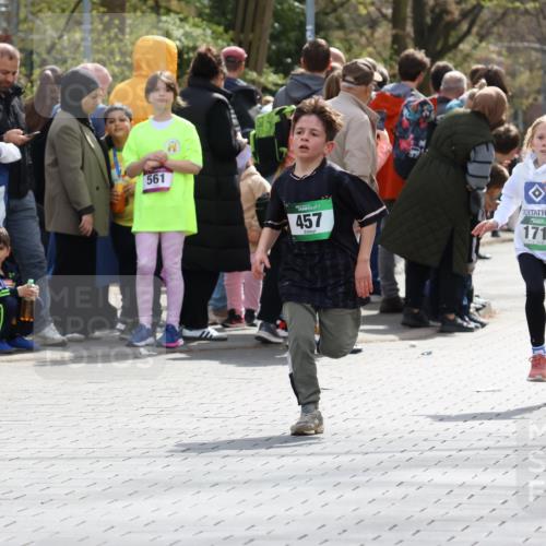 12.04.2026 - 45. Internationalen Wilhelmsburger Insellauf Strokosch-Dieckow http://msf.ph/oto/9490281 12.04.2026 14:33:41 Ziel 610, 72, 671, 457, 1714 meine-sportfotos.de