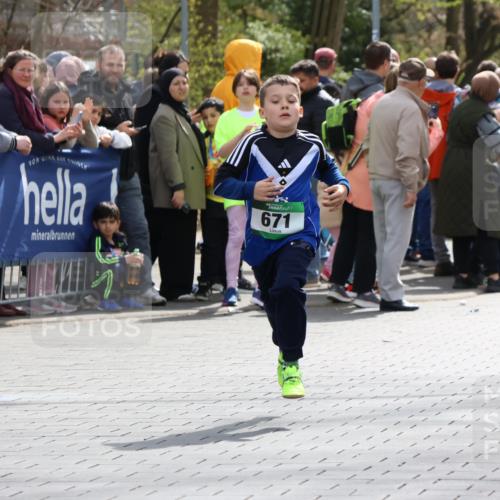 12.04.2026 - 45. Internationalen Wilhelmsburger Insellauf Strokosch-Dieckow http://msf.ph/oto/9490286 12.04.2026 14:33:38 Ziel 610, 72, 671, 457, 1714 meine-sportfotos.de