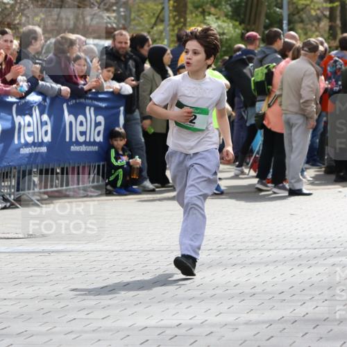 12.04.2026 - 45. Internationalen Wilhelmsburger Insellauf Strokosch-Dieckow http://msf.ph/oto/9490295 12.04.2026 14:33:36 Ziel 610, 72, 671 meine-sportfotos.de