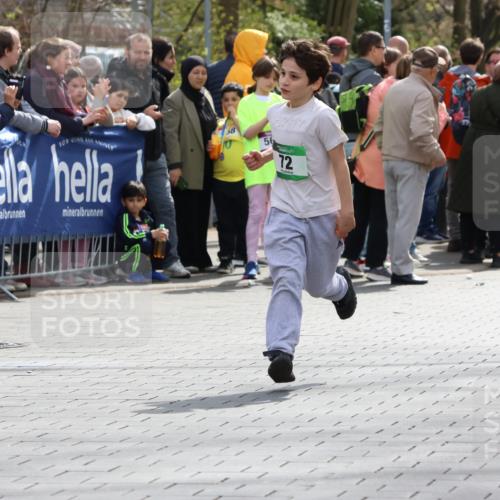 12.04.2026 - 45. Internationalen Wilhelmsburger Insellauf Strokosch-Dieckow http://msf.ph/oto/9490300 12.04.2026 14:33:36 Ziel 610, 72, 671 meine-sportfotos.de