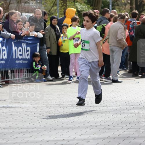12.04.2026 - 45. Internationalen Wilhelmsburger Insellauf Strokosch-Dieckow http://msf.ph/oto/9490301 12.04.2026 14:33:35 Ziel 610, 72, 671 meine-sportfotos.de
