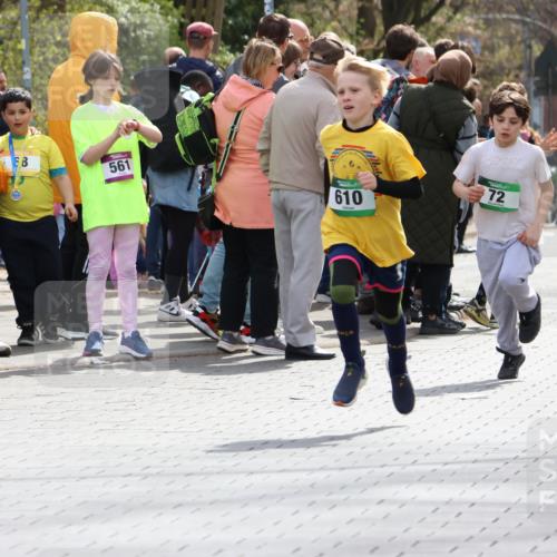 12.04.2026 - 45. Internationalen Wilhelmsburger Insellauf Strokosch-Dieckow http://msf.ph/oto/9490311 12.04.2026 14:33:33 Ziel 610, 72 meine-sportfotos.de