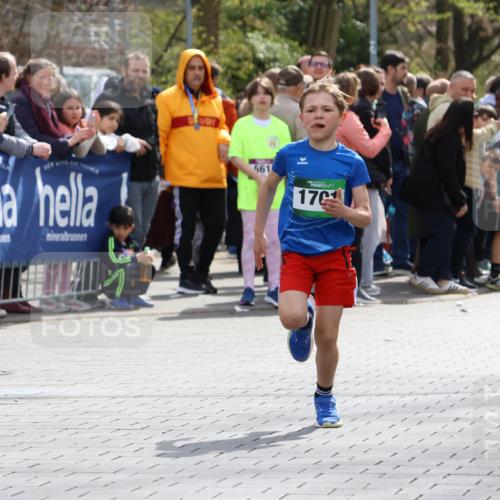 12.04.2026 - 45. Internationalen Wilhelmsburger Insellauf Strokosch-Dieckow http://msf.ph/oto/9490320 12.04.2026 14:33:14 Ziel 1701 meine-sportfotos.de