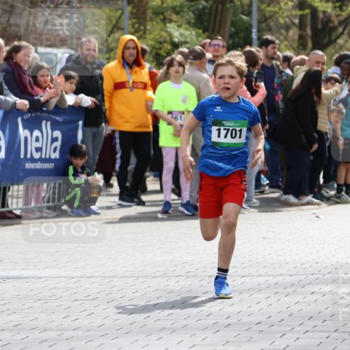12.04.2026 - 45. Internationalen Wilhelmsburger Insellauf Strokosch-Dieckow http://msf.ph/oto/9490321 12.04.2026 14:33:14 Ziel 1701 meine-sportfotos.de