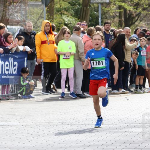12.04.2026 - 45. Internationalen Wilhelmsburger Insellauf Strokosch-Dieckow http://msf.ph/oto/9490324 12.04.2026 14:33:14 Ziel 1701 meine-sportfotos.de