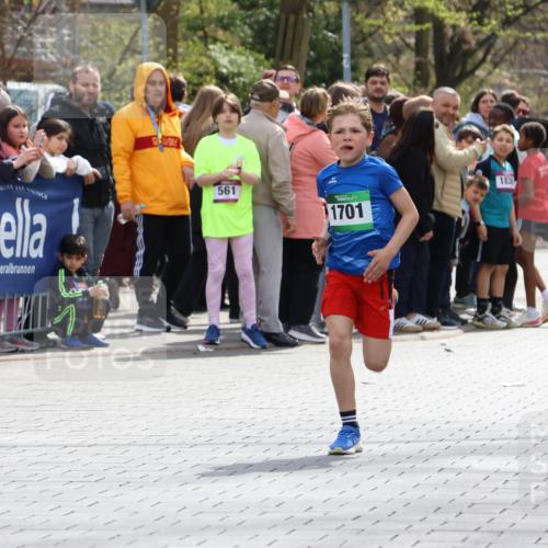 12.04.2026 - 45. Internationalen Wilhelmsburger Insellauf Strokosch-Dieckow http://msf.ph/oto/9490325 12.04.2026 14:33:14 Ziel 1701 meine-sportfotos.de