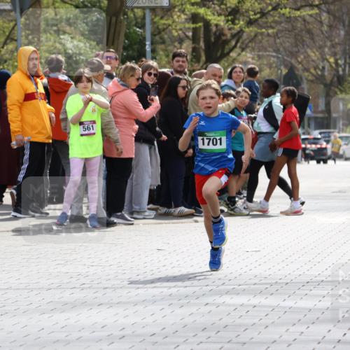 12.04.2026 - 45. Internationalen Wilhelmsburger Insellauf Strokosch-Dieckow http://msf.ph/oto/9490332 12.04.2026 14:33:14 Ziel 1701 meine-sportfotos.de