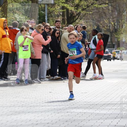 12.04.2026 - 45. Internationalen Wilhelmsburger Insellauf Strokosch-Dieckow http://msf.ph/oto/9490334 12.04.2026 14:33:13 Ziel 1701 meine-sportfotos.de