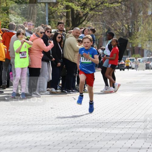12.04.2026 - 45. Internationalen Wilhelmsburger Insellauf Strokosch-Dieckow http://msf.ph/oto/9490336 12.04.2026 14:33:13 Ziel 1701 meine-sportfotos.de