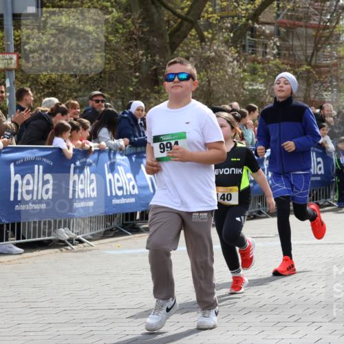 12.04.2026 - 45. Internationalen Wilhelmsburger Insellauf Strokosch-Dieckow http://msf.ph/oto/9490339 12.04.2026 14:22:56 Ziel 569, 766, 1625, 784, 1000, 781, 308, 140, 758 meine-sportfotos.de
